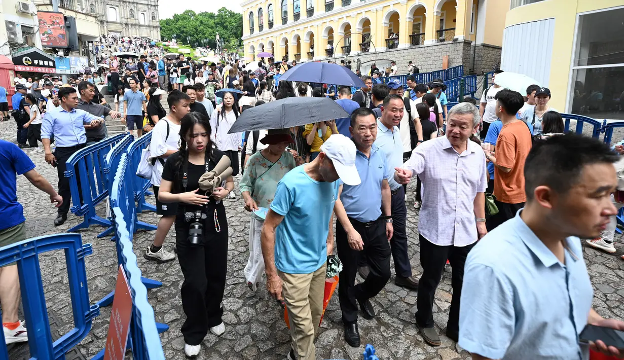Menurut regulator penerbangan sipil China, lebih dari 21 juta orang akan terbang selama liburan 10 hari yang dimulai pada hari Jumat, (Peter PARKS/AFP)