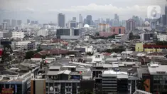 Pemukiman padat penduduk di kawasan Mangga Dua, Pademangan, Jakarta Utara, Jumat (25/2/2022). Mulai 1 Maret 2022, Kartu BPJS Kesehatan akan menjadi syarat dalam peralihan pendaftaran hak atas tanah atau hak milik rumah susun (rusun) alias jual beli tanah. (Liputan6.com/Johan Tallo)