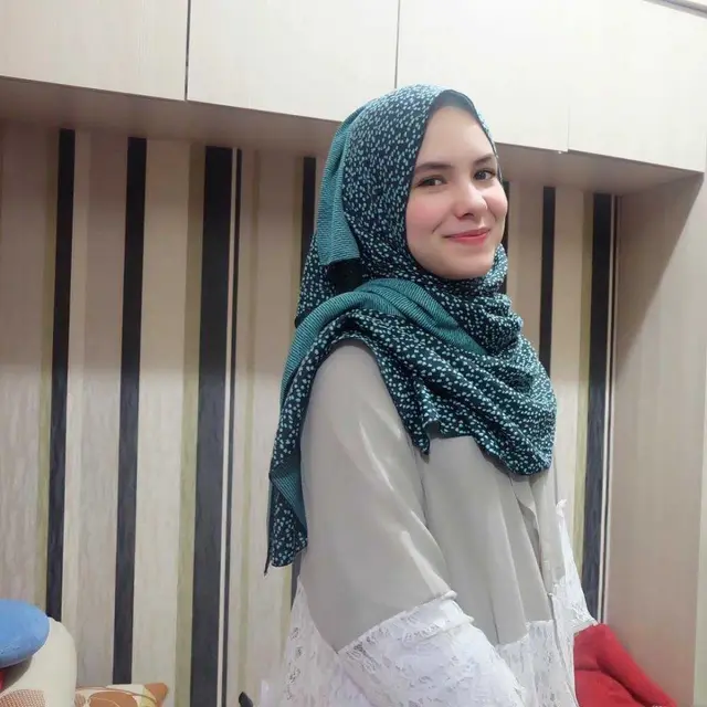 6 Potret Steffi Zamora saat Tampil Berhijab, Bikin Pangling