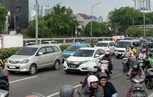 Fenomena Langka: Puluhan Motor Masuk Tol Depan Gedung DPR Akibat Macet Parah, Apa Sanksinya?