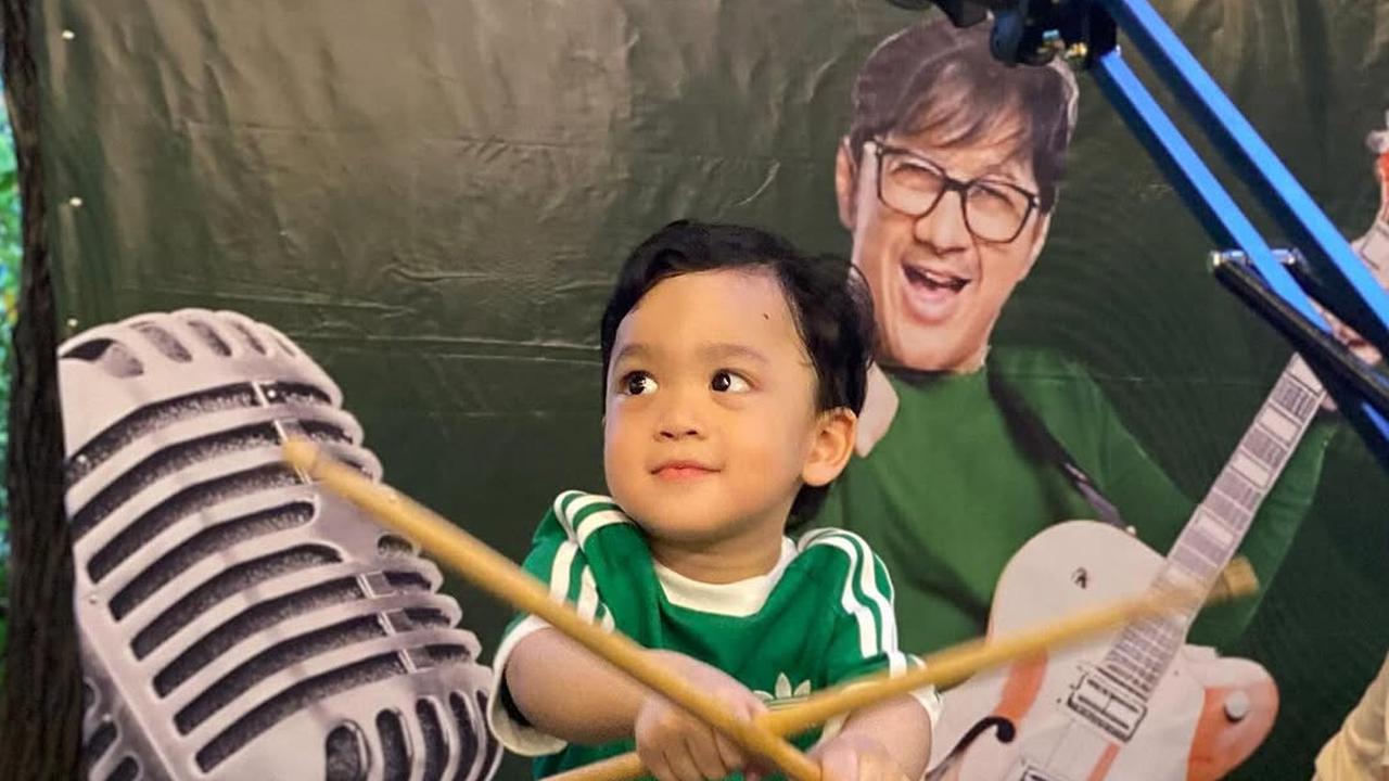Potret Gin Dirga, Anak Gilang Dirga Main Drum, Makin Gede Makin Ganteng
