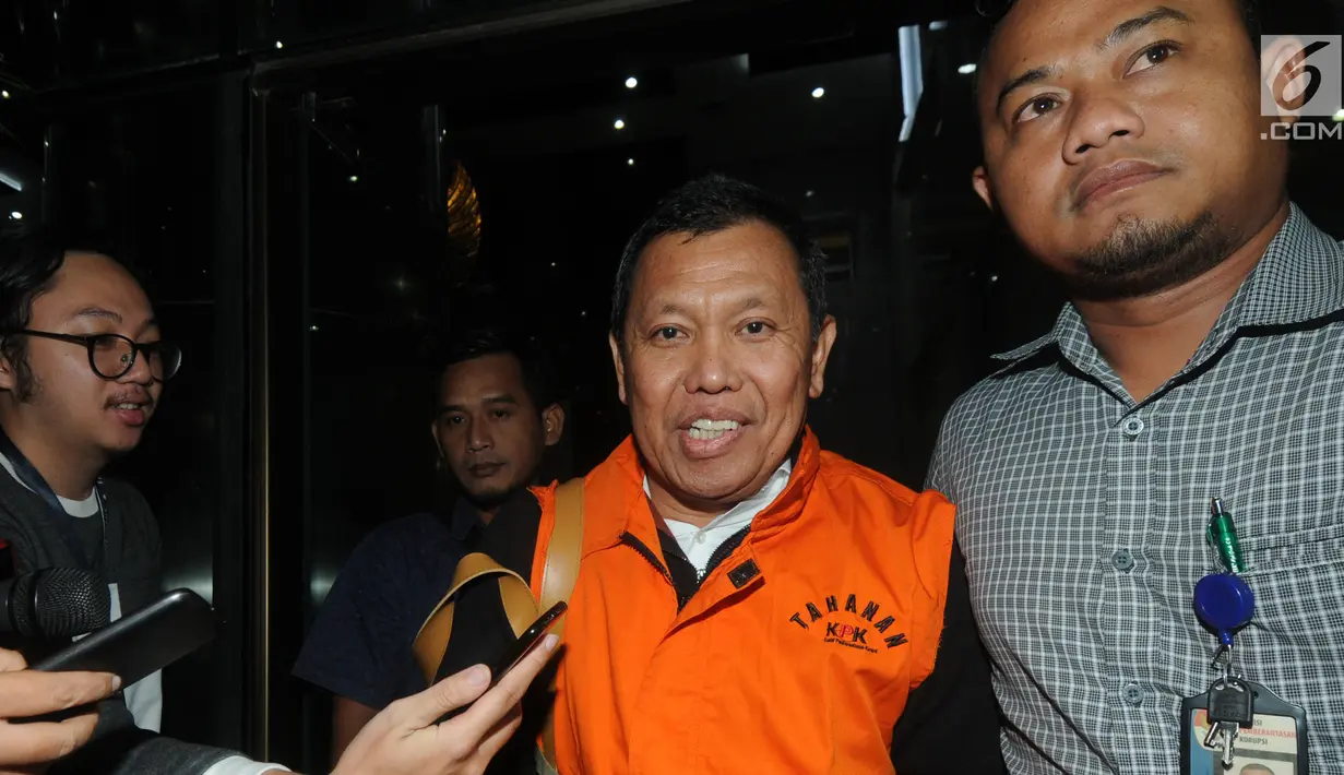 Direktur Utama PTPN III (Persero) Dolly Pulungan usai menjalani pemeriksaan di Gedung KPK, Jakarta, Rabu (4/9/2019). Dolly Pulungan ditahan 20 hari ke depan guna mempermudah pemeriksaan terkait dugaan menerima suap pengelolaan distribusi gula di PTPN III. (merdeka.com/Dwi Narwoko)