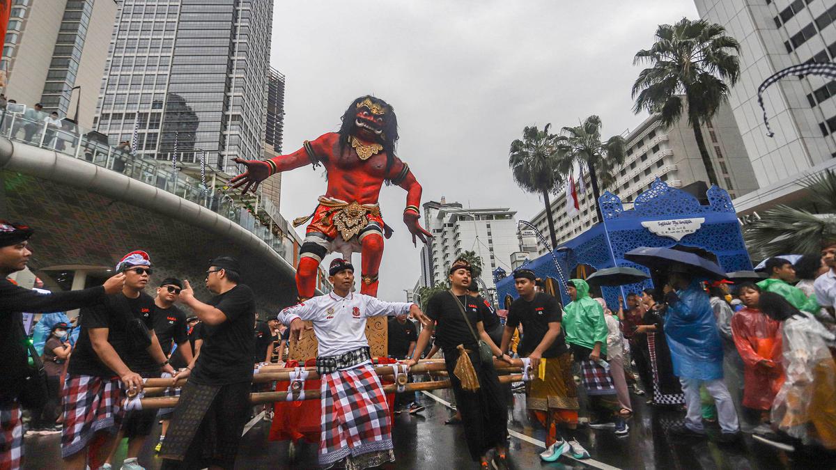 Jelang Nyepi 1948 Saka, Pawai Ogoh-ogoh Meriahkan CFD di Bundaran Hotel Indonesia Jakarta