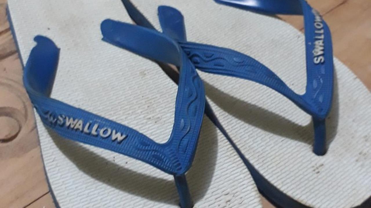 Ilustrasi – sepasang sandal jepit. (Foto: Liputan6.com/Muhamad Ridlo)