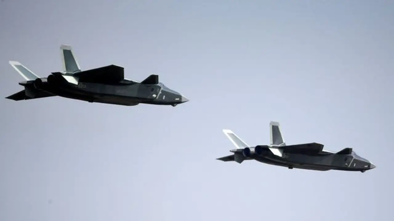 Jet tempur China. (Reuters)