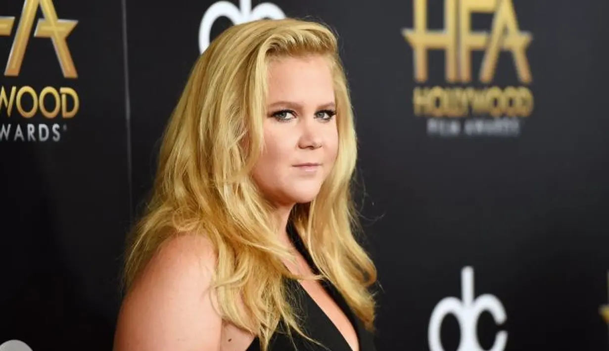 Amy Schumer dipaksa melakukan selfie dengan seseorang padahal ia sudah mengatakan tidak. Hal itu membuatnya tak ingin lagi diajak berfoto. (NY Daily News)