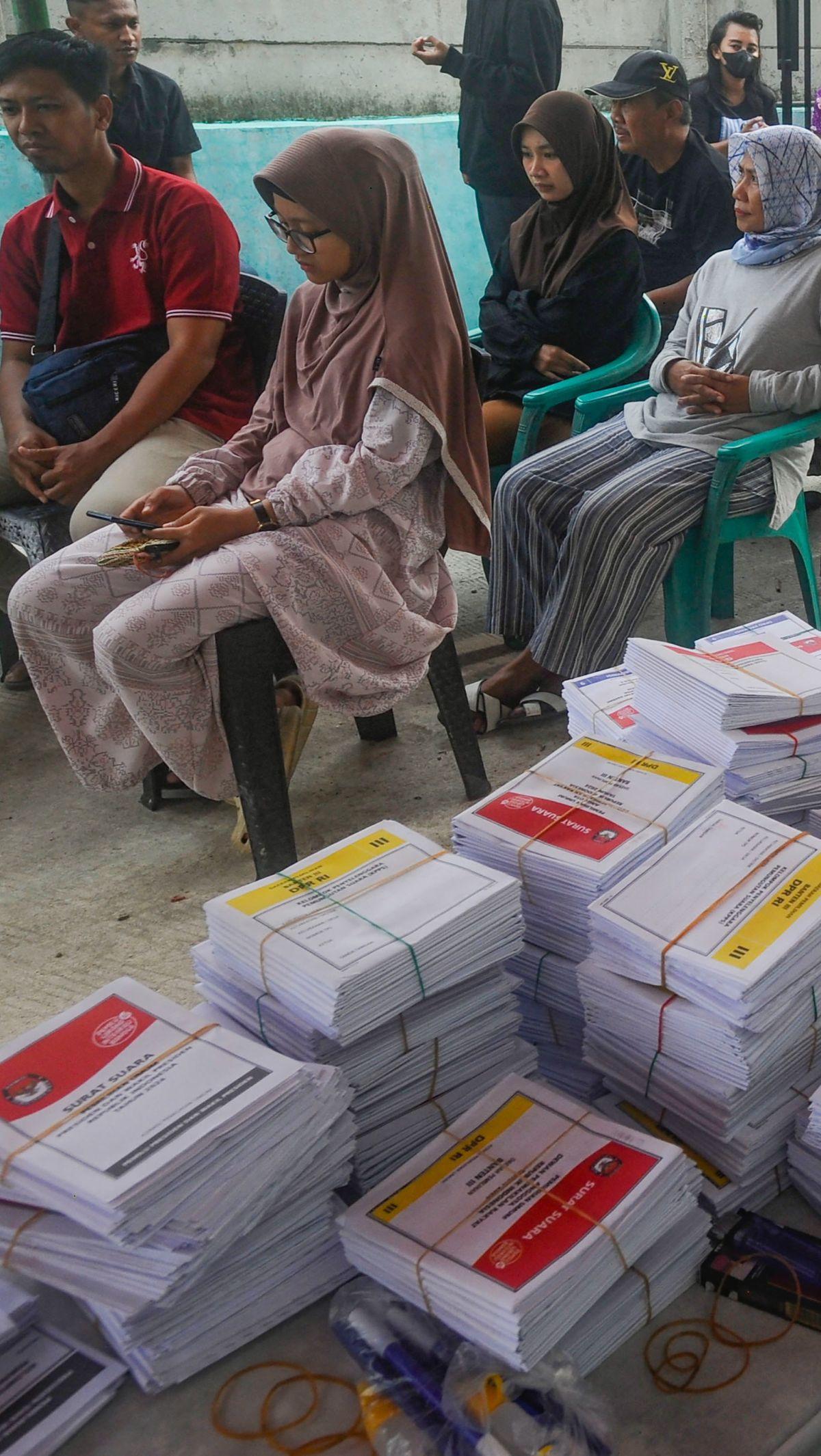 Pemungutan suara susulan di 14 TPS ini dilaksanakan serentak pada Minggu (18/2/2024).&nbsp;Merdeka.com/Arie Basuki