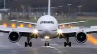 [VIDEO] Ngeri! Turbulensi, Pesawat Mendarat Lompat-lompat