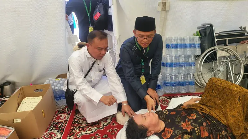 Wakil Ketua DPR RI Sufmi Dasco Ahmad meninjau pemondokan jemaah haji Indonesia di sejumlah Maktab yang ada di Mina