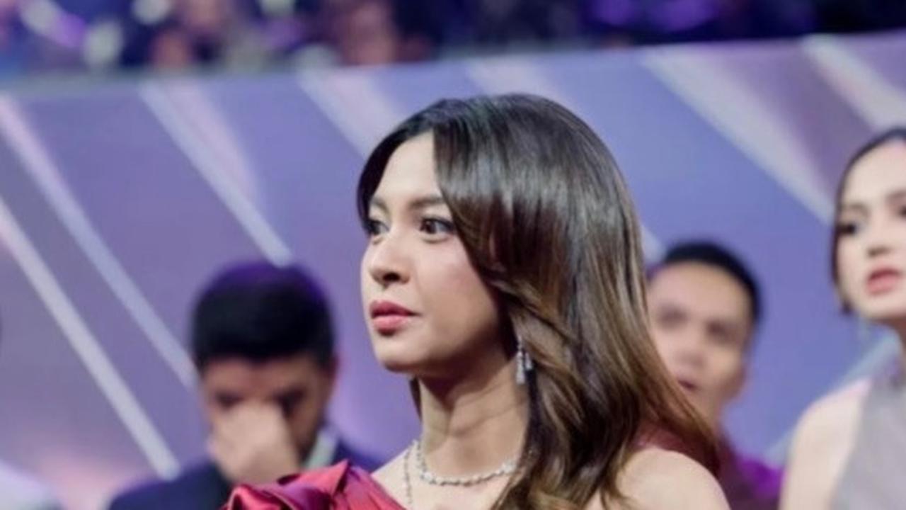 Takdir Cinta yang Kupilih Jadi Sinetron Paling Ngetop, Ini Penampilan Alisia Rininta di SCTV Awards 2023