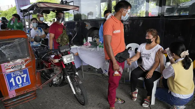 Duterte Ancam Penjarakan Warga yang Menolak Vaksin COVID
