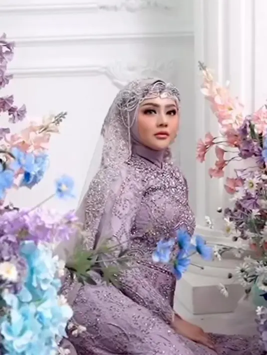 Tak lain berkat doa dan dukungan para penggemarnya, Jenita Janet sukses melakukan sesi pemotretan terbarunya ini. Makin mantap berhijab, wanita 36 tahun ini banjir pujian dari netizen. (Liputan6.com/IG/@jenitajanet).