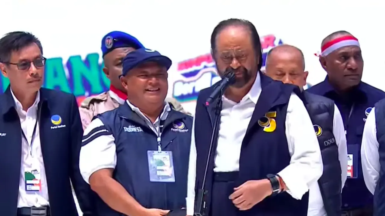 Ketua Umum Partai NasDem Surya Paloh saat menyampaikan pidato di Kampanye Akbar AMIN di Jakarta International Stadium (JIS), Jakarta Utara.