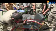 Pemprov DKI meminta agar becak-becak yang datang dari luar Jakarta kembali ke daerah asal nya masing masing.