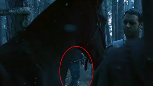 5 Penampakan 'Tak Sengaja' di Film Hollywood (Bagian 2)