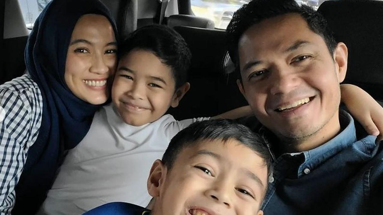Momen Alyssa Soebandono dan Dude Harlino Menjemput Anak Sekolah