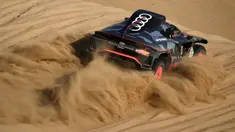 Pabrikan mobil asal Jerman, Audi untuk pertama kalinya ikut serta di Reli Dakar 2022 dengan menurunkan mobil listrik RS Q e-tron. Mobil tersebut rencananya akan dikendarai oleh para mantan juara seperti Carlos Sainz dan Stephane Peterhansel. (AFP/Franck Fife)
