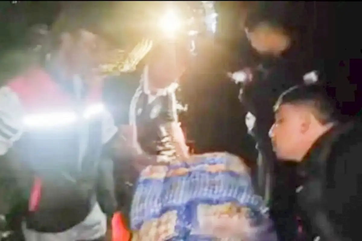 Aksi Humanis Polisi di Tengah Banjir, Jenazah Dievakuasi Gunakan Mobil Patroli di Malaka