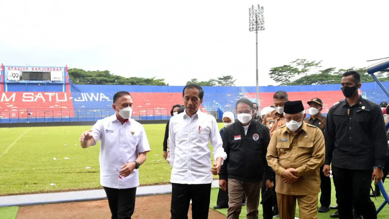 Presiden Jokowi bersama Ketua PSSI, Mochamad Iriawan.