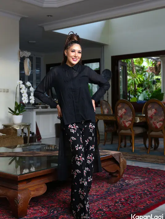 Meninggalnya sang suami tersebut membuat luka mendalam bagi Sania. "Nikahnya bukan  bikin trauma, cuma perpisahannya aja  yang bikin trauma dan syok," kata Sania dilansir dari Youtube Cumi Cumi. [Foto: KapanLagi.com/Budy Santoso]