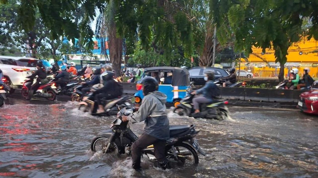 Banjir Daan Mogot Jakarta Barat Kian Parah: Kali Mookervart Meluap dan Turap Bocor Picu Kemacetan