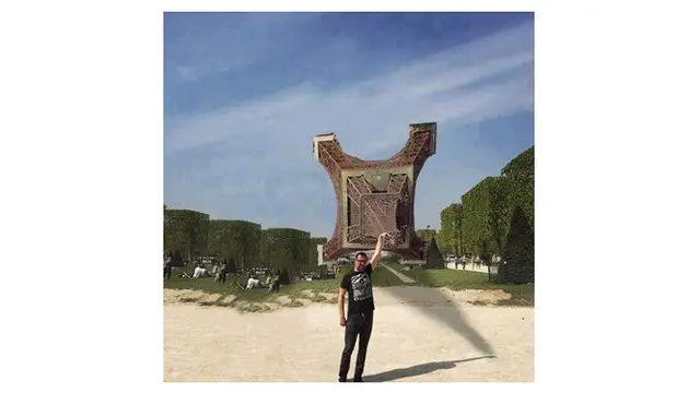 Foto Pria Ini Salah Angle, Hasil Photoshopnya Malah Bikin Ngakak
