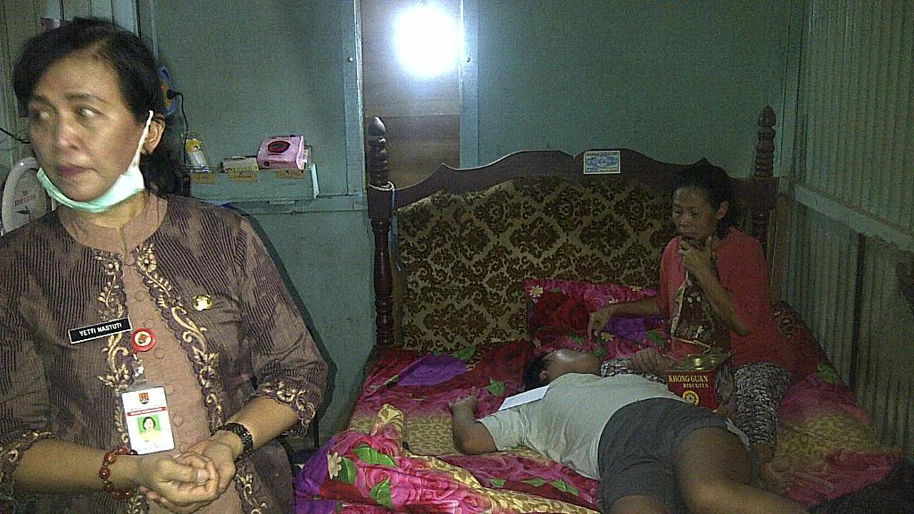 Dilema Ibu Pengidap Kanker Rawat Anak Lumpuh 23 Tahun