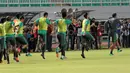 Puluhan Wartawan mengabadikan sesi latihan Timnas Indonesia jelang melawan Vietnam pada laga semi-final AFFcup 2016 di Stadion Pakansari, Bogor, (02/12/2016).  (Bola.com/Nicklas Hanoatubun)