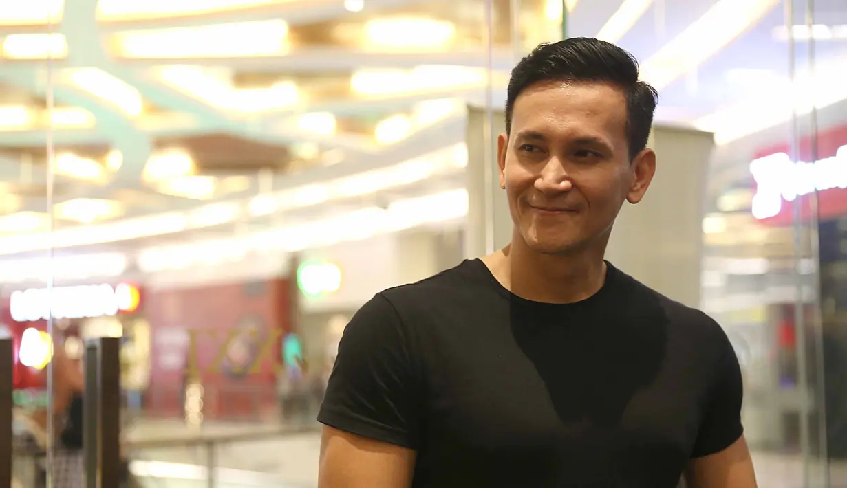 Beberapa kali beredar foto Marcellino Lefrandt jalan bareng dengan Marshanda. Namun saat dikonfirmasi dengan mantan suami Dewi Rezer itu, ia mengakui sering ketemu dengan janda satu anak tersebut. (Nurwahyunan/Bintang.com)