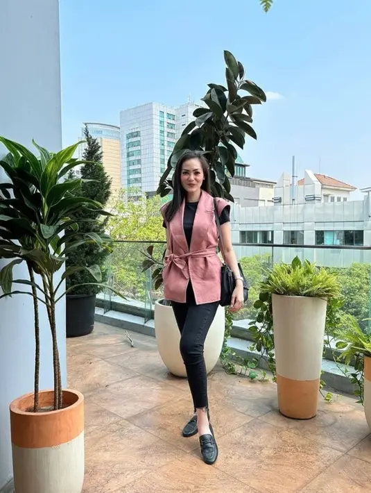 <p>Christy Jusung menikah dengan Hengky pada 2008, namun mereka bercerai pada 2012. Satu tahun setelah bercerai, ia menikah dengan pria bernama Jay. [Foto: Instagram/christyjusung]</p>