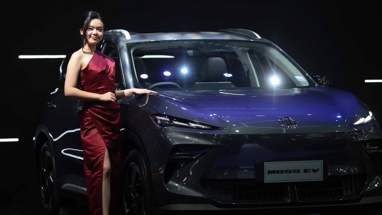 FOTO:  Senyum SPG Hiasi IIMS 2026