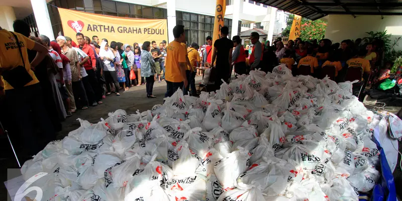 20160629- Warga Serbu Pasar Murah di Kawasan Pegangsaan-Jakarta- Angga Yuniar