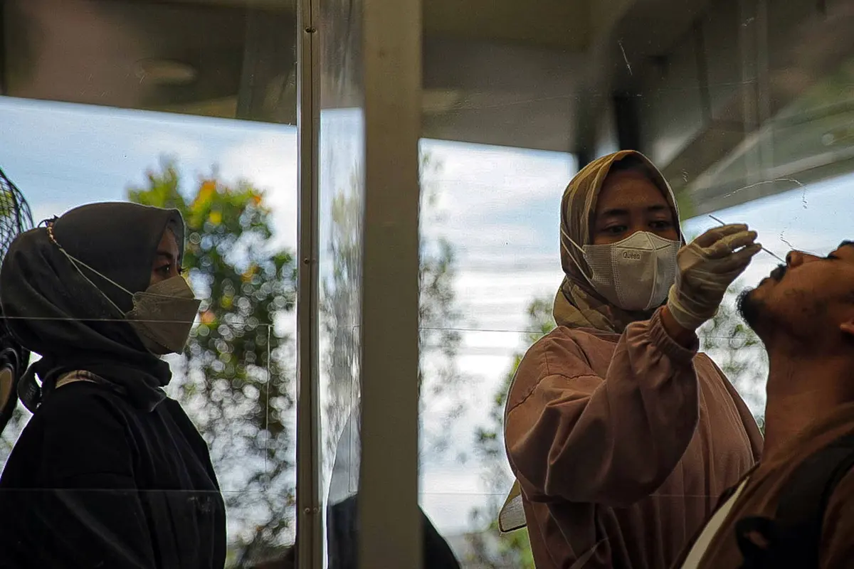 FOTO: Stasiun Pasar Senen Sediakan Tes PCR Untuk Calon Penumpang KA Jarak Jauh
