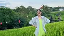 Pemilik nama Nadya Arina Pramudita ini merupakan wanita kelahiran Jakarta yang juga menjadi model di sela kesibukannya sebagai seorang aktris. Dalam berbagai kesempatan, wanita yang sudah berusia 24 tahun ini kerap membagikan hasil pemotretannya di media sosial Instagram. Banyak dari hasil pemotretan tersebut kerap menuai pujian dari para penggemar. (Liputan6.com/IG/@nadyaarina)
