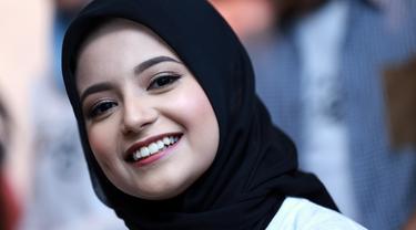 Elyzia Mulachela Kalam Kalam Langit Ungkap Sisi Islami Lombok News Entertainment Fimela Com