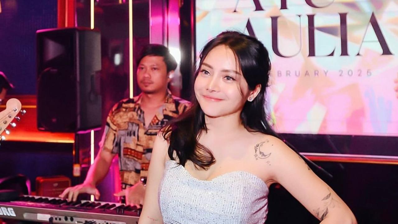 7 Potret Mawar AFI Tampil Memesona di Atas Panggung, Auranya Disebut Awet Muda