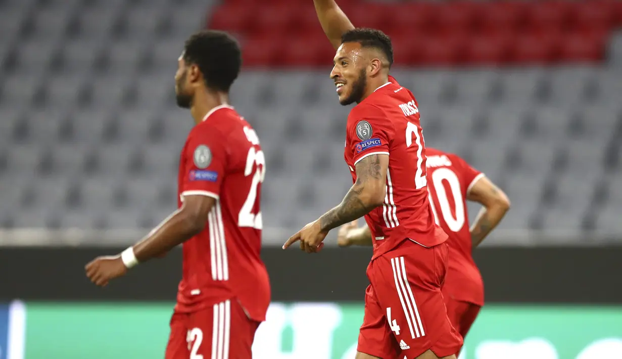 Gelandang Bayern Munchen, Corentin Tolisso berselebrasi usai mencetak gol ke gawang Chelsea pada leg kedua babak 16 besar Liga Champions di Allianz Arena, Jerman, Sabtu, (8/8/2020). Munchen menang 4-1 atas Chelsea dan melaju ke perempat final dengan agregat skor 7-1. (AP Photo/Matthias Schrader)