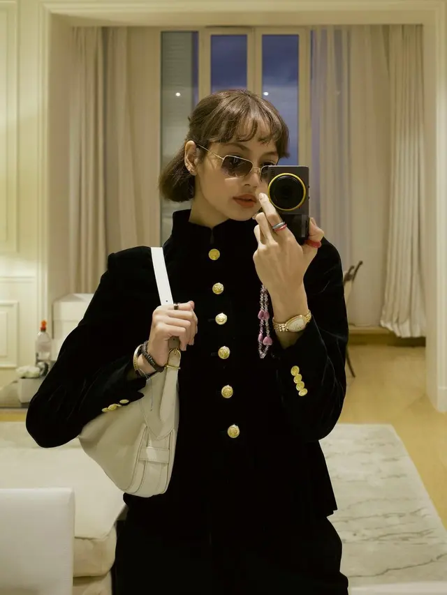 6 Jam Tangan Mahal Lisa BLACKPINK yang Harganya Bikin Pusing