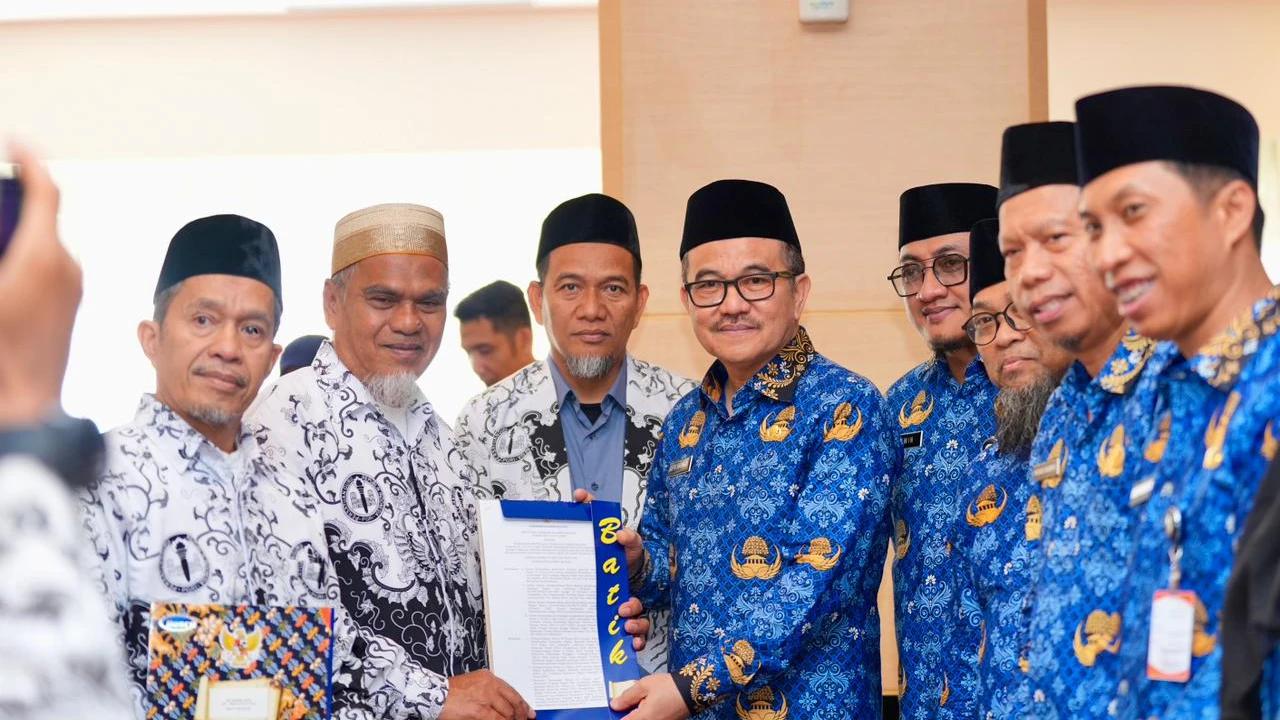 Usai Dapat Rehabilitasi Presiden, Dua Guru di Sulsel Resmi Diaktifkan Kembali