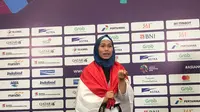 Atlet taekwondo Indonesia, Defia Rosmaniar, meraih medali emas di Asian Games 2018 (Liputan6.com / Ahmad Fawwaz Usman)