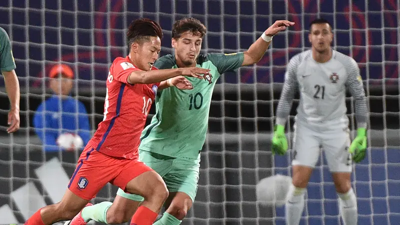 Wonderkid Barcelona, Lee Seung-Woo (kiri), saat membela Korea Selatan di Piala Dunia U-20. (AFP/Kim Doo-ho)