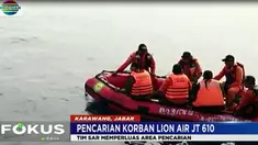 Dari hasil penyisiran selama enam jam, Tim SAR menemukan bagian tubuh dan serpihan pesawat.
