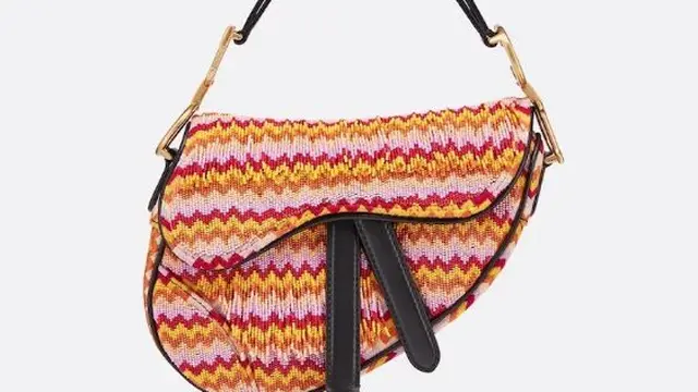 Tas Dior warna living coral