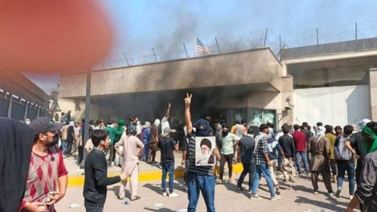 Pakistan Memanas Usai Kematian Ayatollah Khamenei, Massa Pro-Iran Terobos Konsulat AS di Karachi hingga Sembilan Tewas