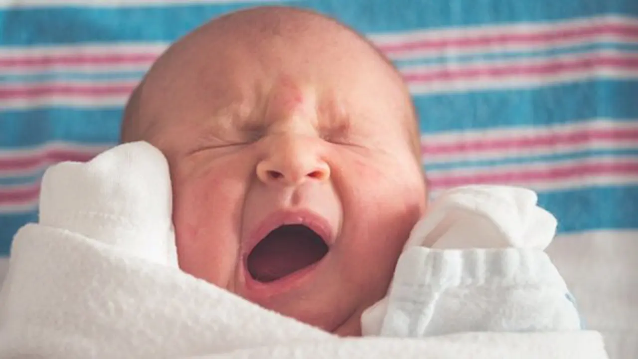 Tindik bayi/copyright Unsplash.com/Tim Bish