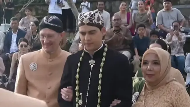 Gagahnya Maxime Bouttier Berbalut Beskap Jawa di Momen Akad Nikah