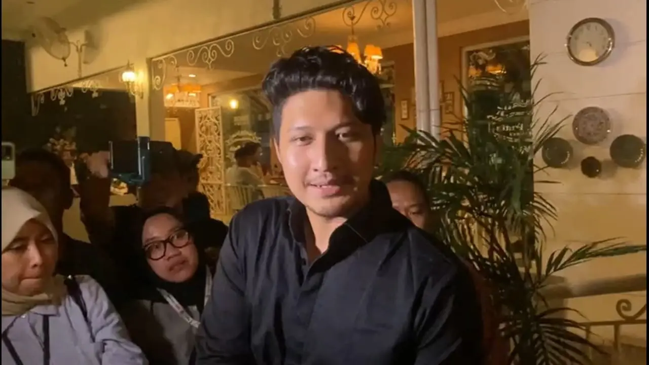 Aditya Zoni menganggap kakaknya Ammar Zoni harus diobati bukan dipenjara.