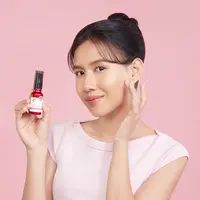Intip serum retinol andalan Shenina Cinnamon untuk cegah tanda penuaan sejak dini (Viva Cosmetics)