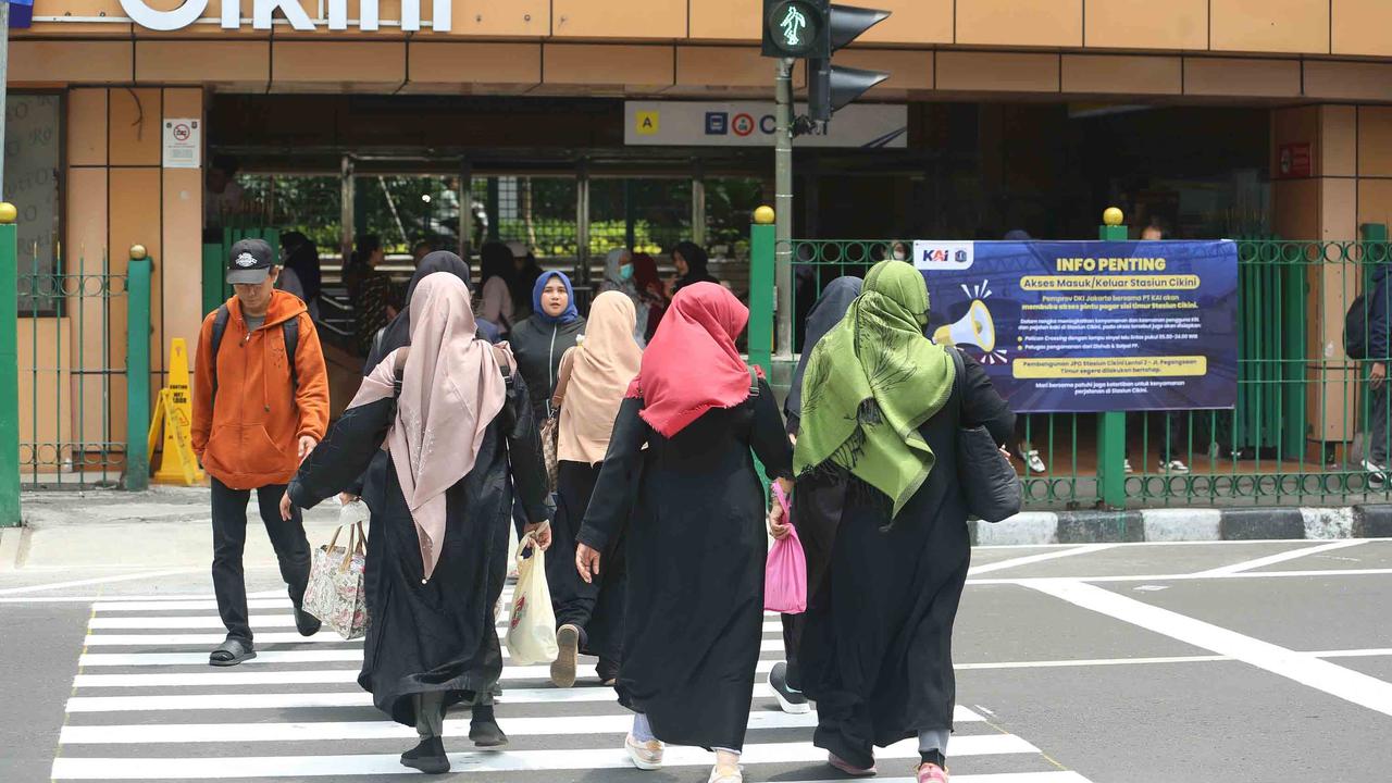 FOTO: Uji Coba Pelican Crossing di Stasiun Cikini,