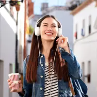 ilustrasi perempuan bahagia/mimagephotography/Shutterstock